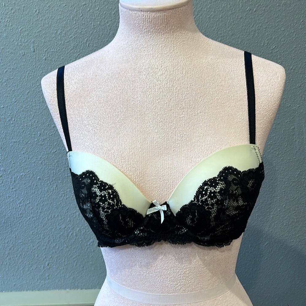 Victorias Secret Bra Size 32D